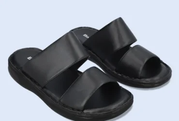 Introducing the BM5560 Black Men Casual Slipper Comfort and Style Combined