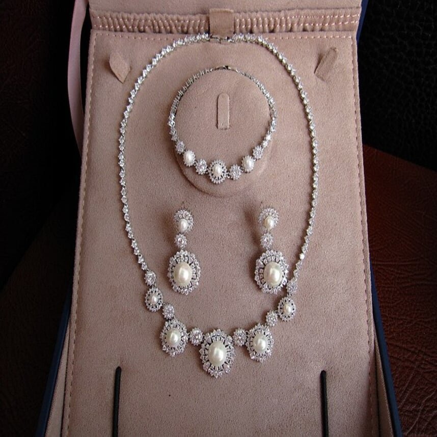 Discover the Elegance Pearl Bracelet, Earrings, Necklace Jewelry Set